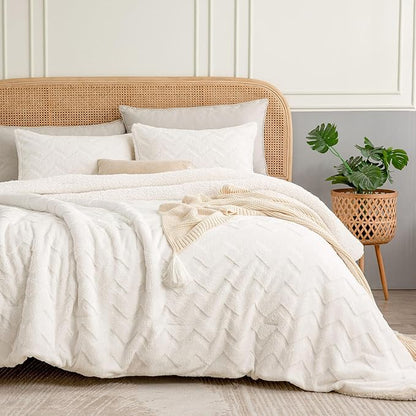 BEDELITE Fluffy Queen Comforter Set - Super Soft Sherpa Beige Comforter for Queen Size Bed, Luxury Warm Bedding Set for Winter, Fuzzy Bed Set 3 Pieces (1 Comforter, 2 Pillowcases)