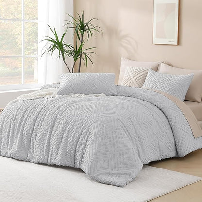 Andency Light Grey Boho Queen Comforter Set, Lightweight Fluffy Bedding Comforter Sets for Queen Bed, 3 Pieces Tufted Farmhouse Shabby Chic Bed Set for All Seasons (1 Comforter 90x90In, 2 Pillowcases)
