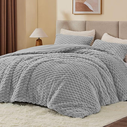 BEDELITE Fluffy King Size Comforter Set - Light Grey Fleece Soft Comforter for King Size Bed, Luxury Warm Bedding Set for Winter, Fuzzy Bed Set 3 Pieces (1 Comforter, 2 Pillowcases)