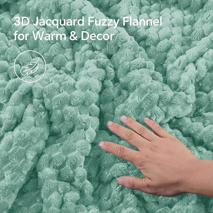 BEDELITE Fluffy Queen Comforter Set - Haze Blue Fleece Soft Comforter for Queen Size Bed, Luxury Warm Bedding Set for Winter, Fuzzy Bed Set 3 Pieces (1 Comforter, 2 Pillowcases)