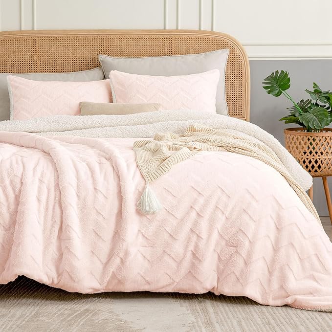 BEDELITE Fluffy Queen Comforter Set - Super Soft Sherpa Pink Comforter for Queen Size Bed, Luxury Warm Bedding Set for Winter, Fuzzy Bed Set 3 Pieces (1 Comforter, 2 Pillowcases)