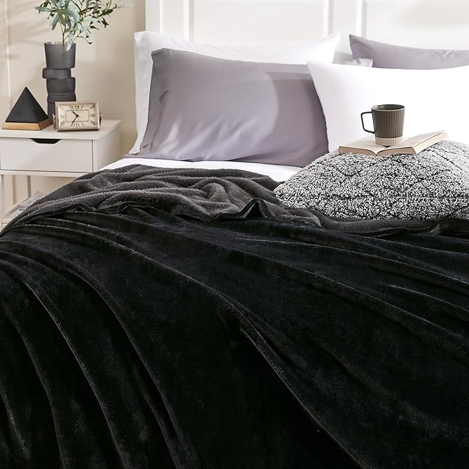 Hansleep Fleece Black Queen Blanket, Super Soft Flannel Fuzzy Plush Cozy Blanket for All Seasons, Black, Queen 90x90 Inches