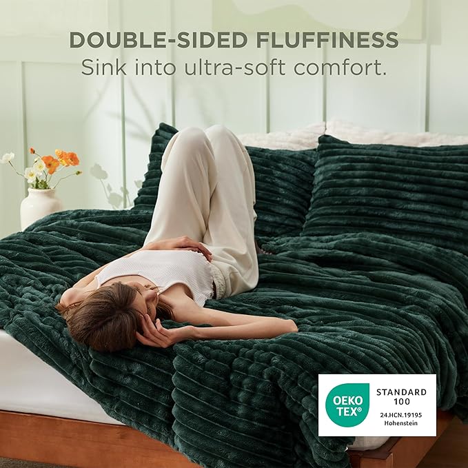 Bedsure Queen Comforter Set - GentleSoft™ 3 Pieces Fluffy Double-Side Fleece Comforter Set, Cozy Striped Room Decor Aesthetic, Luxury Emerald Bedding Queen Size with 2 Pillowcases, 90x90 Inches