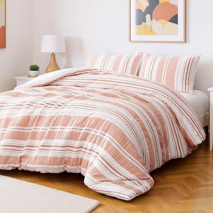 Amazon Basics Comforter Set, 3-Piece Jacquard Microfiber Comforter and 2 Pillow Shams, All-Season Bedding, King, Pink Striped
