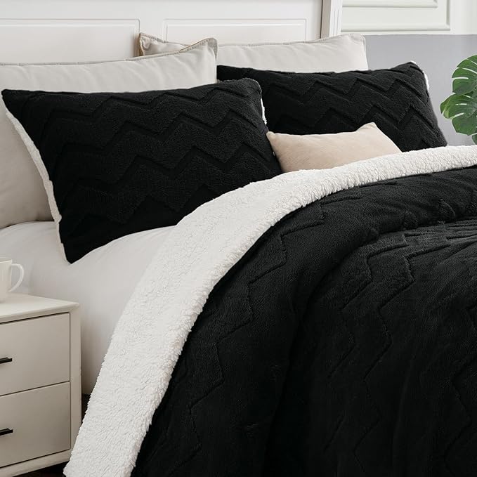 BEDELITE Fluffy Twin Comforter Set - Super Soft Sherpa Black Comforter for Twin Size Bed, Luxury Warm Bedding Set for Winter, Fuzzy Bed Set 2 Piece (1 Comforter, 1 Pillowcase)