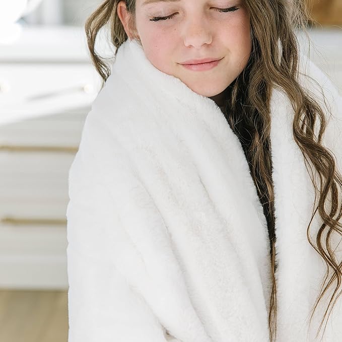 Minky Designs Polar Bear Minky Blanket – Ultra Soft Faux Fur Throw Blanket for Couch, Bed & Home – Fluffy, Warm & Luxurious – Posh Collection (Medium, 50x60)