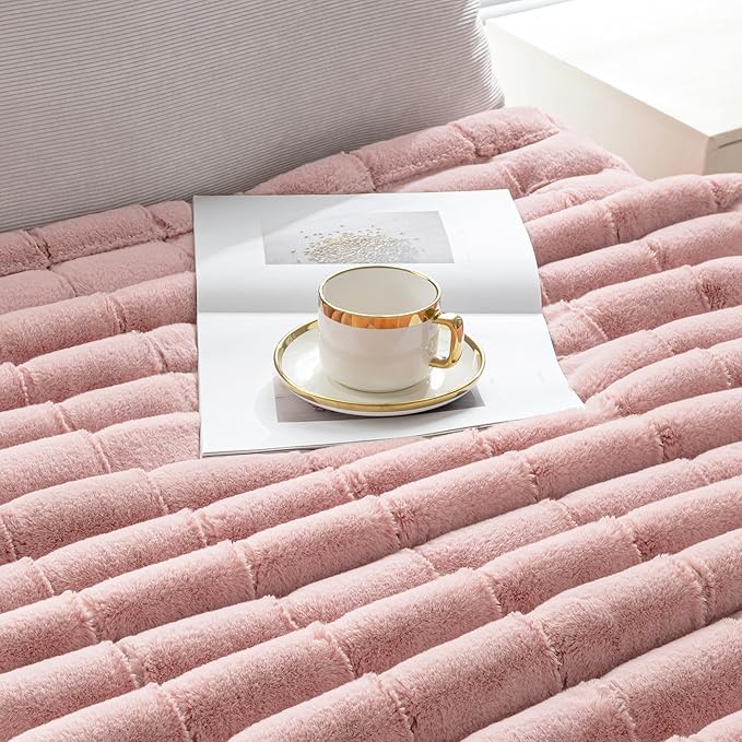 Touchat Faux Fur Throw Blanket, Luxury 1000GSM Ultra Thick Warm Rabbit Blanket for Couch Bed Sofa, 3D Checkered Pattern Soft Winter Heavy Minky Fluffy Blankets for Women Christmas Birthday Gift, Pink