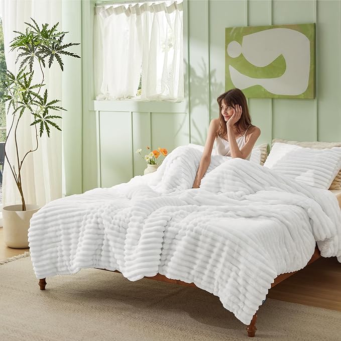 Bedsure King Size Comforter Set - GentleSoft™ 3 Pieces Fluffy Double-Side Fleece Comforter Set, Cozy Striped Room Decor Aesthetic, Luxury Bright White King Bedding with 2 Pillowcases, 104x90 Inches