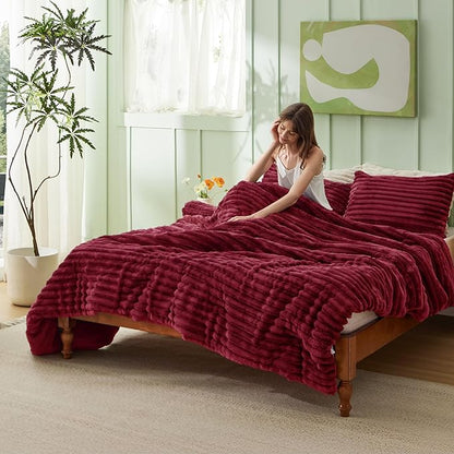 Bedsure Comforter Full Size - GentleSoft™ 3 Pieces Fluffy Double-Side Fleece Comforter Set, Cozy Striped Room Decor Aesthetic, Luxury Red Full Size Bedding with 2 Pillowcases, 82x86 Inches
