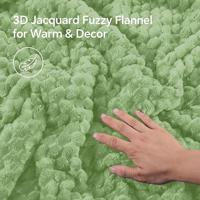 BEDELITE Fluffy Queen Comforter Set - Grass Green Fleece Soft Comforter for Queen Size Bed, Luxury Warm Bedding Set for Winter, Fuzzy Bed Set 3 Pieces (1 Comforter, 2 Pillowcases)