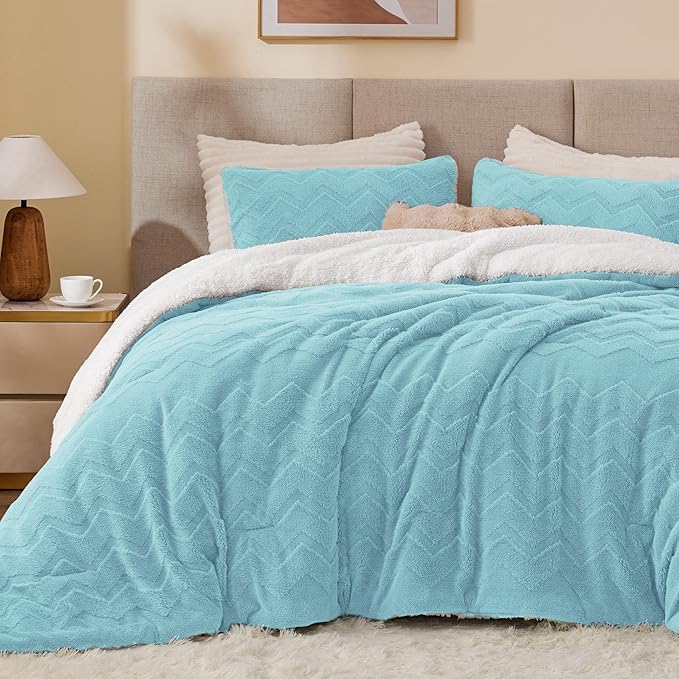 BEDELITE Fluffy King Size Comforter Set - Super Soft Sherpa Light Blue Comforter for King Size Bed, Luxury Warm Bedding Set for Winter, Fuzzy Bed Set 3 Pieces (1 Comforter, 2 Pillowcases)