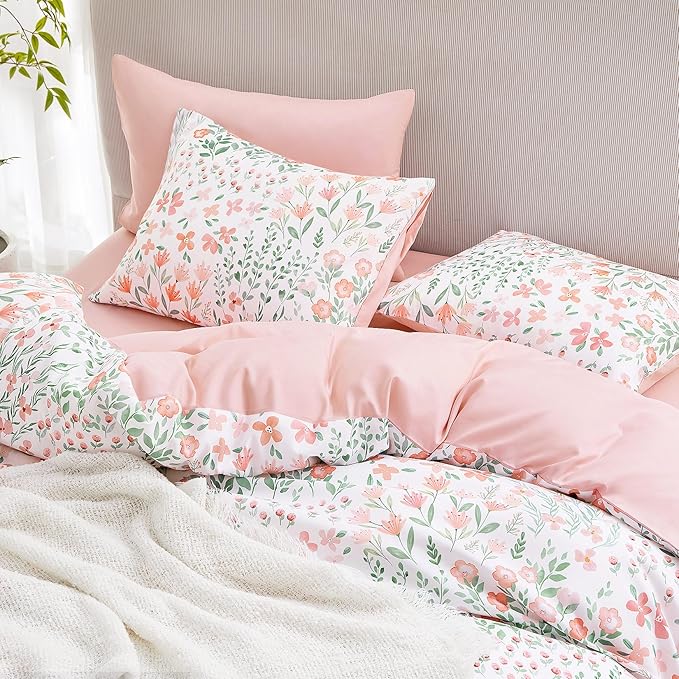 Wake In Cloud - Floral Comforter Set, Farmhouse Cottagecore Style with Romantic Garden Wildflowers and Leaves Pattern, Soft Lightweight Bedding, 3 Pieces, Pink White, Queen Size