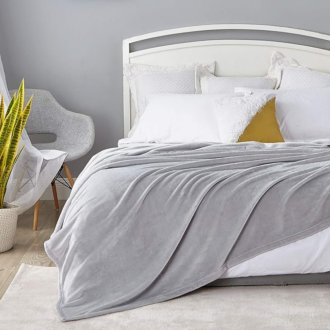 Hansleep Fleece Light Grey King Blanket, Super Soft Flannel Fuzzy Plush Cozy Blanket for All Seasons, Light Grey, King 90x108 Inches