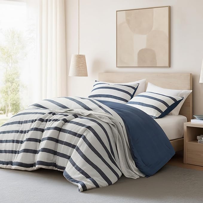 Madison Park Essentials Striped Comforter Set King Size, Yarn-Dyed Reversible Comforter with Minimalist Stripes, Crinkled Texture Bedding Set for All-Season Lightweight Warmth, Merritt Blue