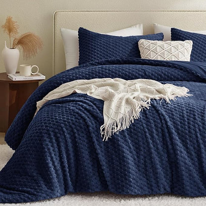Petrichor Fluffy Queen Comforter Set - Ultra-Soft Navy Flannel Thick Comforter for Queen Bed, Luxury Warm Bedding Set for Winter & Fall, Cozy Fuzzy Bed Set 3 Pieces (1 Comforter & 2 Pillowcases)
