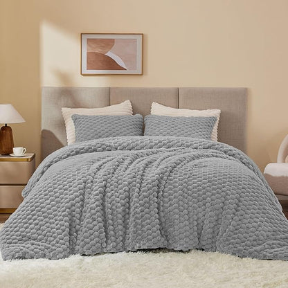 BEDELITE Fluffy King Size Comforter Set - Light Grey Fleece Soft Comforter for King Size Bed, Luxury Warm Bedding Set for Winter, Fuzzy Bed Set 3 Pieces (1 Comforter, 2 Pillowcases)