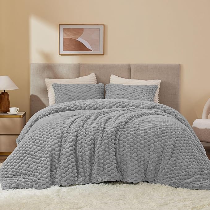 BEDELITE Fluffy Twin Comforter Set - Light Grey Fleece Soft Comforter for Twin Size Bed, Luxury Warm Bedding Set for Winter, Fuzzy Bed Set 2 Pieces (1 Comforter, 1 Pillowcase)