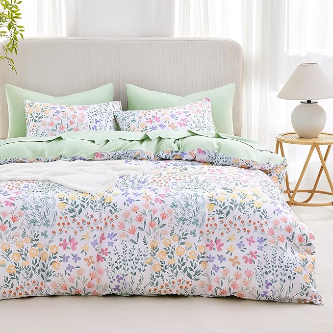 Wake In Cloud - Floral Comforter Set, Farmhouse Cottagecore Style with Romantic Garden Wildflowers and Leaves Pattern, Soft Lightweight Bedding, 3 Pieces, Sage Green, Twin/Twin XL Size