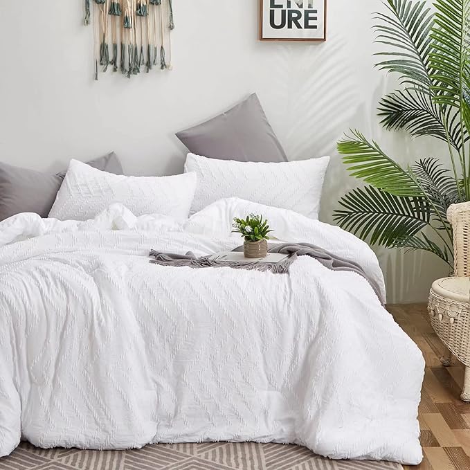 Houseri Full Size Comforter Set - Boho Tufted Bedding for Teen Girls in Plain White Jacquard with Geometric Embroidery and Aztec Quilt Blankets