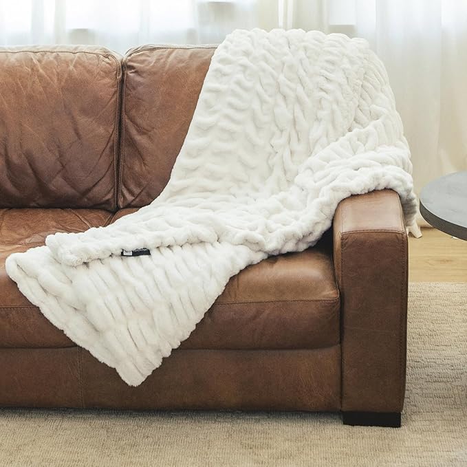 Minky Designs Polar Bear Minky Blanket – Ultra Soft Faux Fur Throw Blanket for Couch, Bed & Home – Fluffy, Warm & Luxurious – Chic Collection (Large, 60x72)
