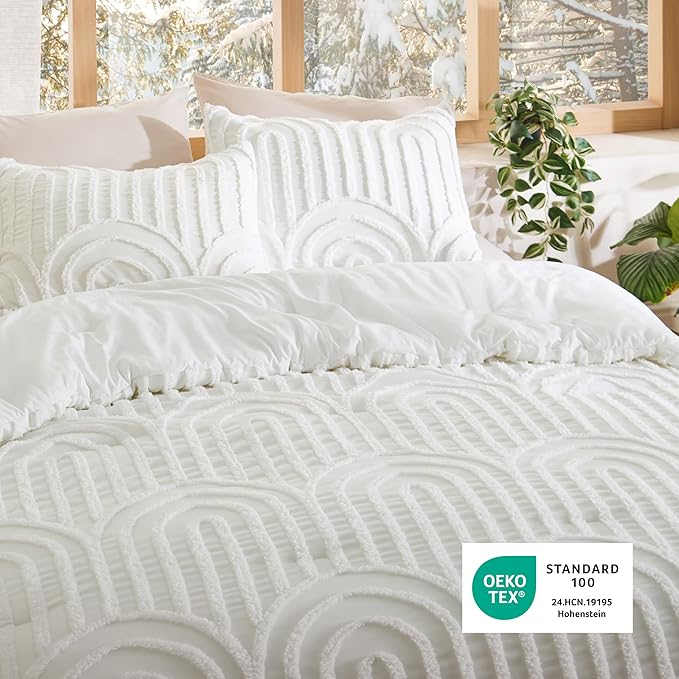 Bedsure Boho Tufted White Comforter King Size, GentleSoft™ 3 Pieces Boho Farmhouse Decor Bedding, Arch Shabby Chic Bedding for All Seasons, 1 Bed Comforter, 2 Pillow Shams, 104x90 Inches