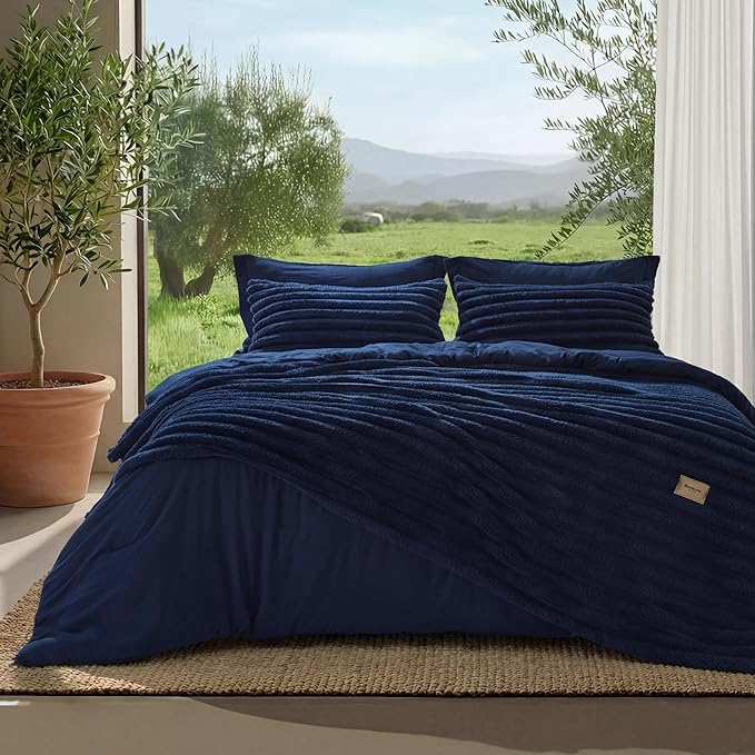 Bedsure Gentlesoft™ 2-in-1 Full Comforter Set and Detachable Fluffy Blanket, Navy Blue Bedding Set for All Season Use, SnapTech Design for Space Saving (Includes 2 Pillow Shams, 2 Pillowcases)
