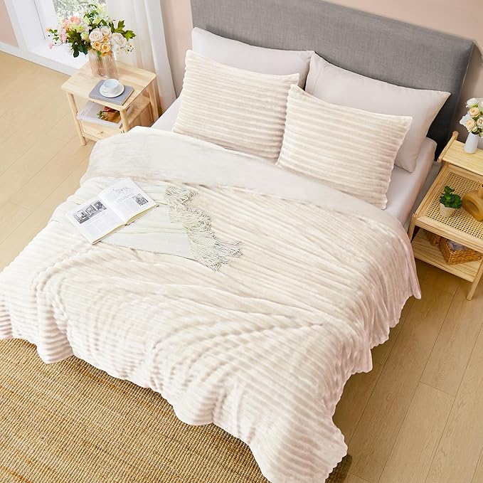 Geniospin Fleece King Size Comforter Set, Soft Fuzzy Fleece King Bedding Set, 3-Pieces White Comforter Set for All Season, Warm Fluffy Comforter with 2 Pillow Cases