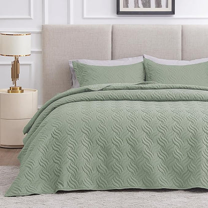 Love's cabin California King Size Quilt Bedding Set Sage Bedspread - Cal King Summer Lightweight Bedspread Comforter - Wave Pattern Coverlet for All Season - 3 Pieces (1 Quilt, 2 Pillow Shams)