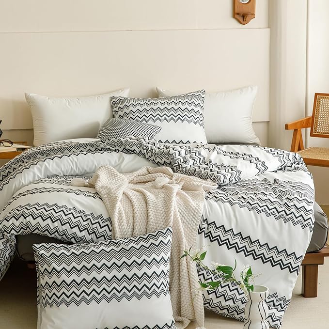 CLOTHKNOW Black White King Size Comforter Set Striped Waves Bedding Comforter Sets Farmhouse Black Grey White Comforter with 2 x Pillow Cases