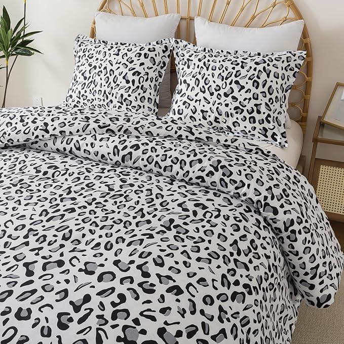 Caressma White Leopard Print Comforter Set, Queen Size 3 Pieces for All Seasons, Untamed Wilderness Style Comforter with Pillowshams, Ultra Soft Microfiber