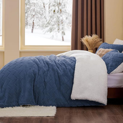 BEDELITE Fluffy King Size Comforter Set - Super Soft Sherpa Navy Comforter for King Size Bed, Luxury Warm Bedding Set for Winter, Fuzzy Bed Set 3 Pieces (1 Comforter, 2 Pillowcases)