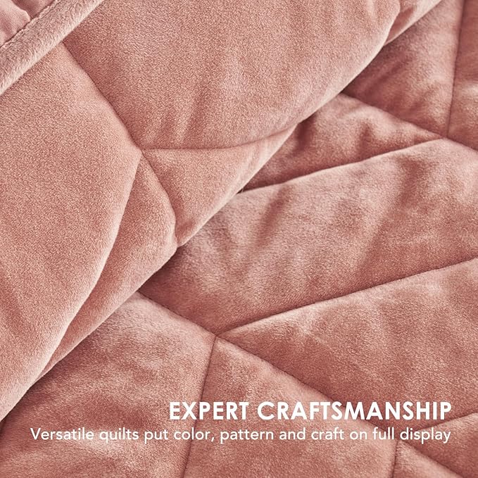 EVERGRACE 3 Pieces Luxurious Velvet King Quilts, Ultra Soft Lightweight Velvet Comforter Set, Matelasse Oversized Diamond Bedspread Coverlet for All Season with 2 Shams, Pink Clay, 108"x96"