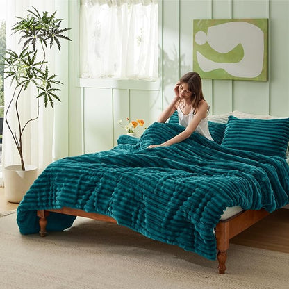 Bedsure Comforter Full Size - GentleSoft™ 3 Pieces Fluffy Double-Side Fleece Comforter Set, Cozy Striped Room Decor Aesthetic, Luxury Teal Full Size Bedding with 2 Pillowcases, 82x86 Inches