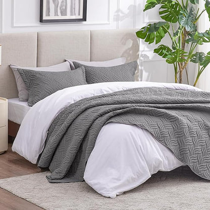 Love's cabin California King Size Quilt Bedding Set Grey Bedspread - Cal King Summer Lightweight Bedspread Comforter - Wave Pattern Coverlet for All Season - 3 Pieces (1 Quilt, 2 Pillow Shams)