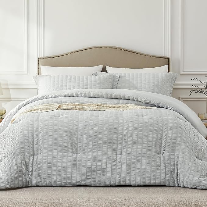 Light Grey Oversized Queen Comforter Set - 3 Pieces Seersucker Lightweight Bedding Comforter Sets (1 Soft Fluffy Comforter & 2 Pillowcases) - All Seasons Cozy Modern Bed Sets for Women Men
