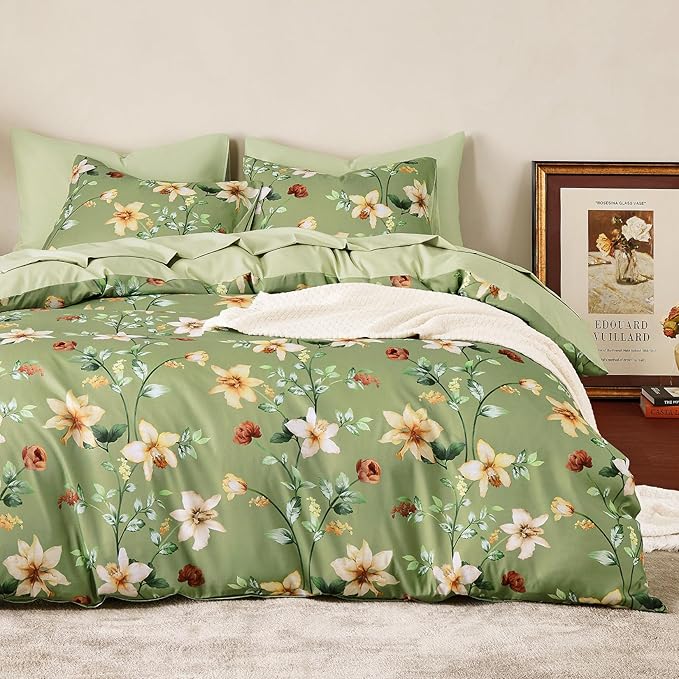 Wake In Cloud - Floral Comforter Set, Cottagecore Cottage Rustic Farmhouse Style with Botanical Flowers and Leaves Pattern, Soft Lightweight Bedding, 3-Piece, Sage Green, Full Size