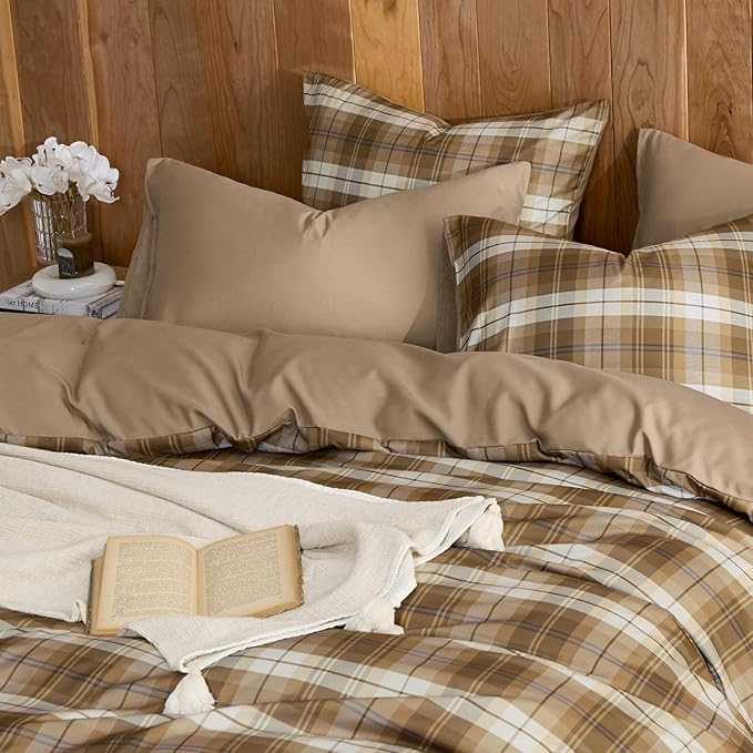 Wake In Cloud - Plaid Comforter Set, Scottish Tartan Check Geometric Modern Pattern Printed, Soft Lightweight Bedding, 3 Pieces, Brown, Queen Size