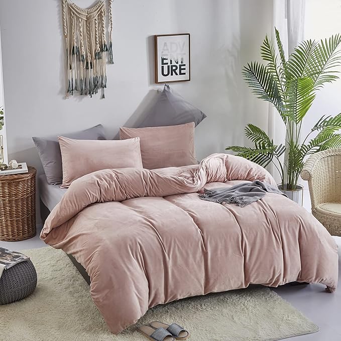 CLOTHKNOW Pink Velvet Queen Comforter Set Fluffy Bedding Comforter Sets Blush Queen Comforter Girls Women Comforter with 2 x Pillow Cases