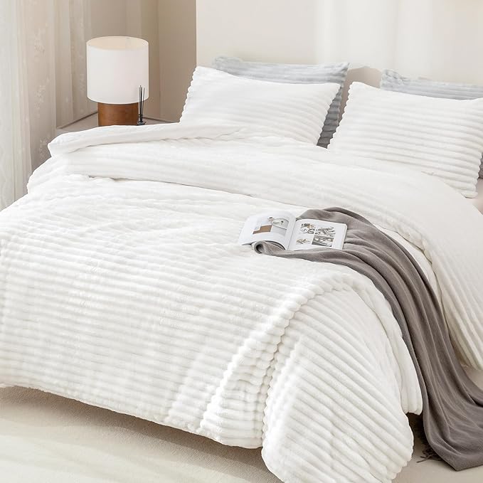 Andency Fluffy Queen Comforter Set, Super Soft White Comforters Queen Size, Winter Warm Fleece Faux Fur Bedding Set, Luxury Plush Fuzzy Bed Set 3 Pieces (1 Shaggy Comforter, 2 Pillowcases)