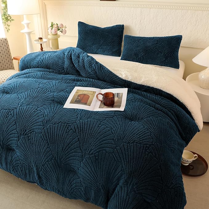 Seashell Jacquard Sherpa Comforter Set Warm Cozy Premium Bedding 3 Pieces, Full/Queen Size Geometric Pattern Quilt Comforter with 2 Pillowcases(90"X90" Dark Blue)