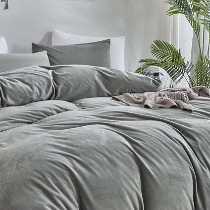 CLOTHKNOW Grey Fluffy California King Comforter Set Velvet Bedding Comforter Sets Warm Soft Gray Comforter Grey Comforter with 2 x Pillow Cases