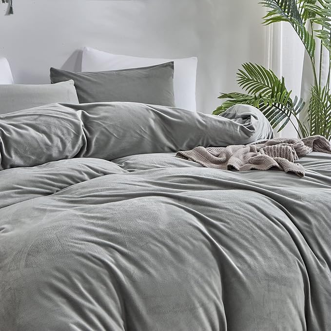CLOTHKNOW Grey Velvet King Size Comforter Set 3Pcs Fluffy Bedding Comforter Sets Soft Gray Comforter Flannel Comforter with 2 x Pillow Cases