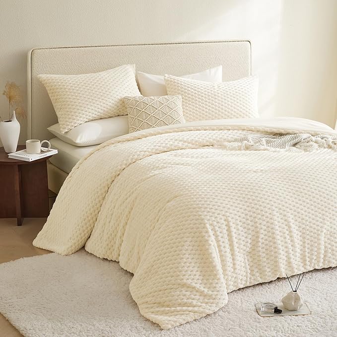 Petrichor Fluffy King Comforter Set - Ultra-Soft Cream White Flannel Thick Comforter for King Bed, Luxury Warm Bedding Set for Winter & Fall, Cozy Fuzzy Bed Set 3 Pieces (1 Comforter & 2 Pillowcases)