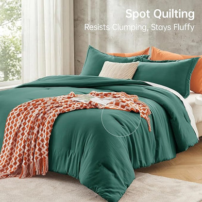 MUXHOMO Queen Comforter Set, All Season Ultra Soft Down Alternative Bedding - 3 Piece Lightweight Bed Set Includes 1 Comforter (90"x90") and 2 Pillow Shams (20"x26"), Emerald Green