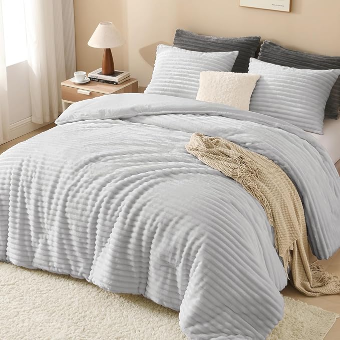 Andency Fleece Full Comforter Set, 3 Pieces Light Grey Comforter Set for Full Size Bed, Soft Warm Fluffy Fuzzy Bedding Set for Winter (1 Comforter & 2 Pillowcases)