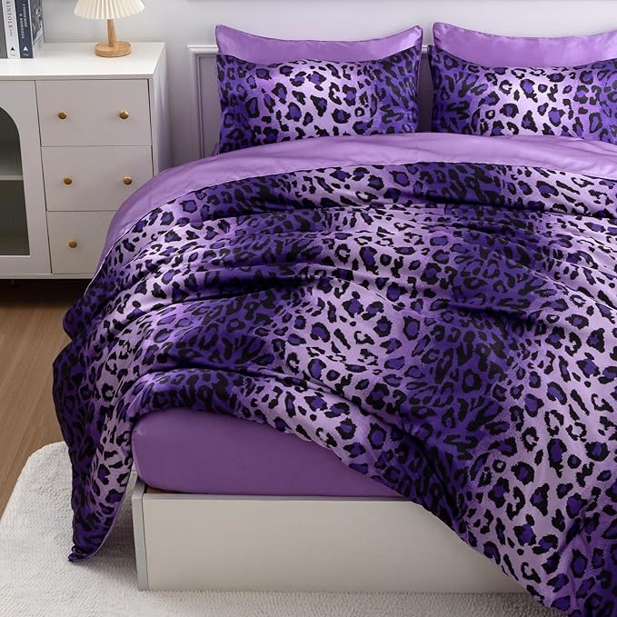 A Nice Night Leopard Printed，Satin Silky Soft Quilt Sexy Luxury Super Soft Microfiber Comforter Quilt Bedding Comforter Set Full/Queen, Light Weighted (Purple, Queen(88-by-88-inches))