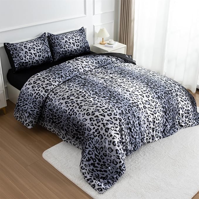 A Nice Night Leopard Printed，Silver Grey Satin Silky Soft Quilt Sexy Luxury Super Soft Microfiber Comforter Quilt Bedding Comforter Set Full/Queen, Light Weighted (Silver, Queen(88-by-88-inches))