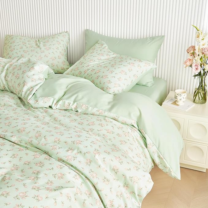 Wake In Cloud - Floral Comforter Set, Coquette Cottagecore Aesthetic Flower Shabby Chic Pattern for Women Teen Girls, Soft Lightweight Bedding, 3 Pieces, Green Pink, Full Size