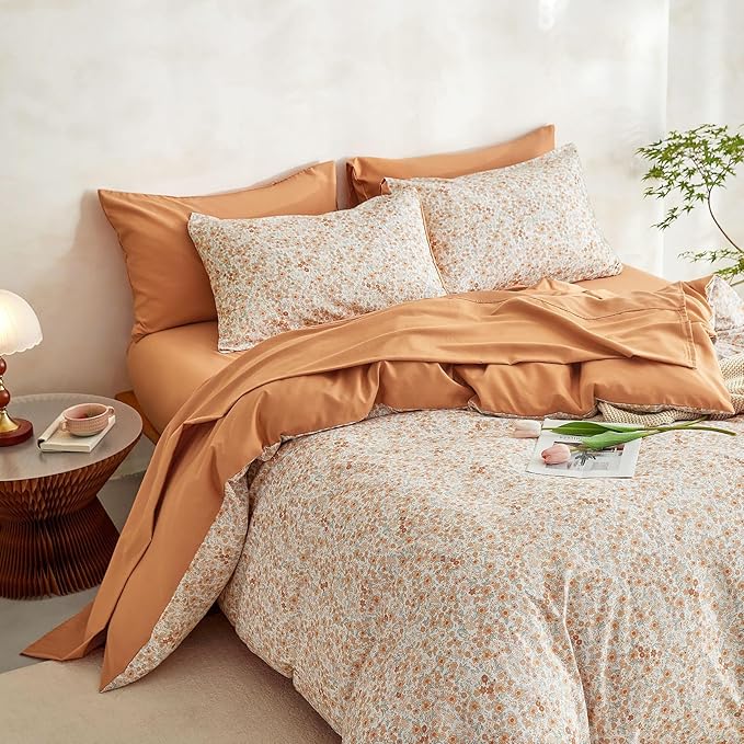 Wake In Cloud - Floral Comforter Set, Cute Vintage Flower Cottagecore Aesthetic for Women Teen Girls, Soft Lightweight Dorm Bedding, 3 Pieces, Cream Orange, Twin/Twin XL Size