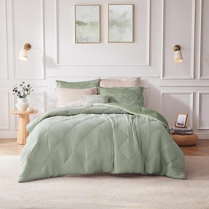 Intelligent Design Comforter Set Velvet Bedding Reversible, All Season, Diamond Quilted Microfiber, Felicia, Twin/Twin XL, Green 3 Piece